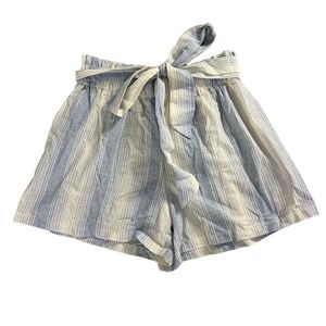 Shorts loose with tie in the front